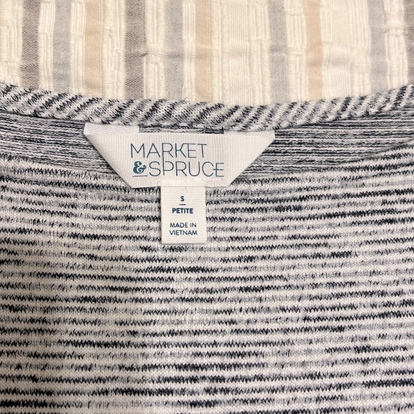 Small Petite Market & Spruce Button Back Top - Picture 5 of 8